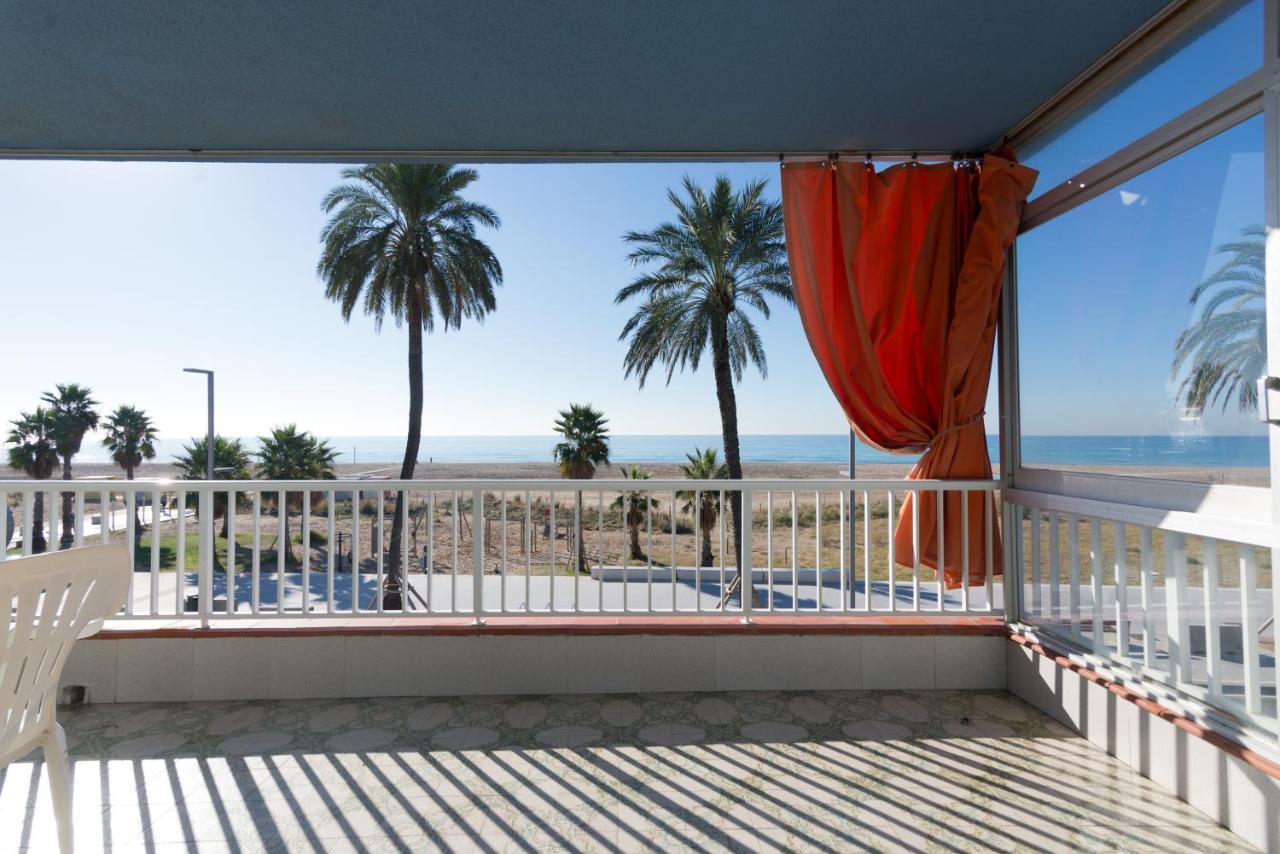 Apartamento En 1Era Linea Mar Con Terraza De 25M2 Castelldefels Eksteriør billede