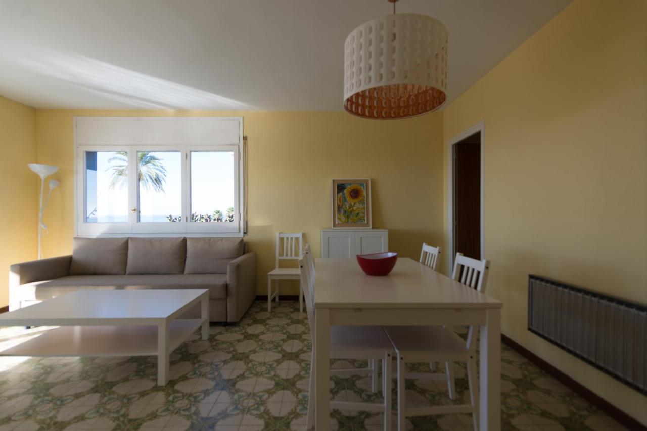 Apartamento En 1Era Linea Mar Con Terraza De 25M2 Castelldefels Eksteriør billede
