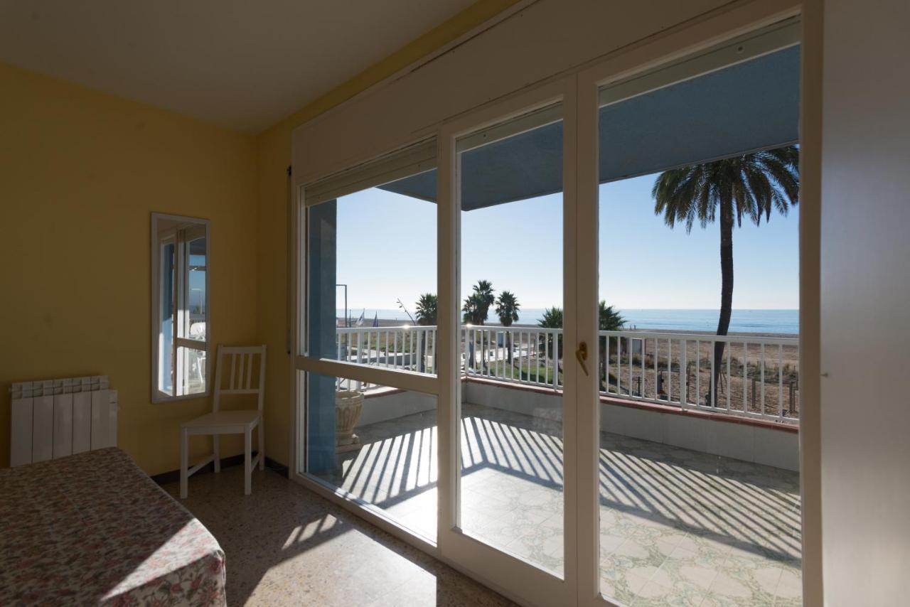 Apartamento En 1Era Linea Mar Con Terraza De 25M2 Castelldefels Eksteriør billede