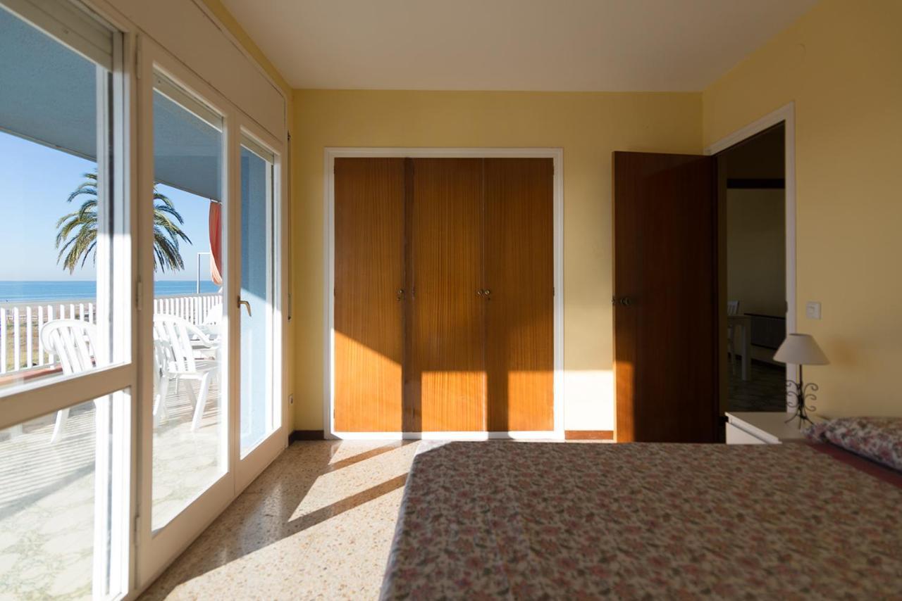 Apartamento En 1Era Linea Mar Con Terraza De 25M2 Castelldefels Eksteriør billede