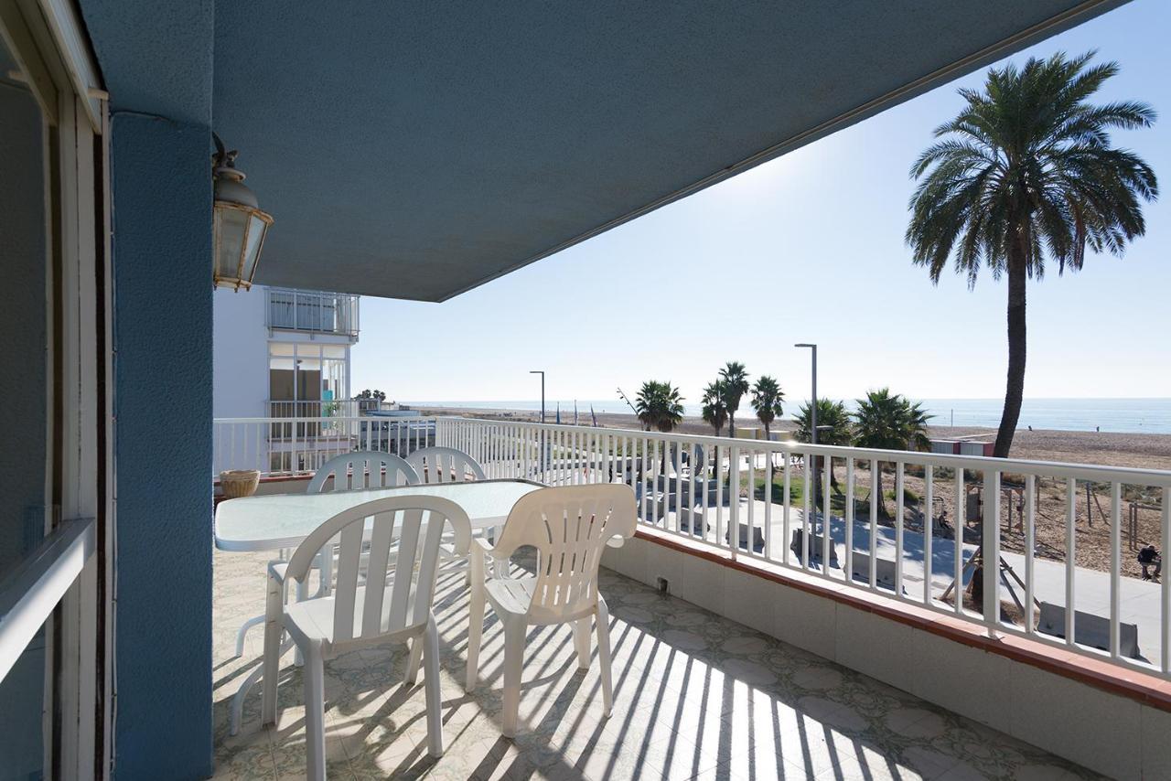 Apartamento En 1Era Linea Mar Con Terraza De 25M2 Castelldefels Eksteriør billede